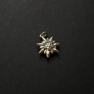 Sterling silver flower pendant/charm